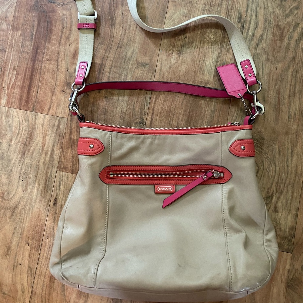 Coach Crossbody - Picture 4 of 4
